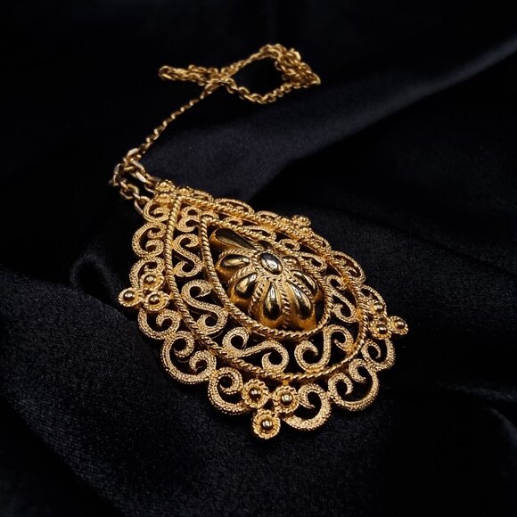 Vintage 1960s-1970s TRIFARI Signed Ornate Gold-Tone Filigree Necklace - Picture 2 of 5